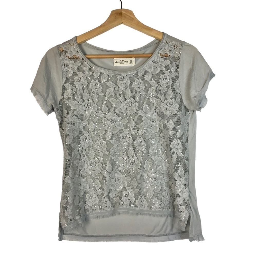 Abercrombie & Fitch Light Gray Lace Front Short Sleeve Top‎ XS